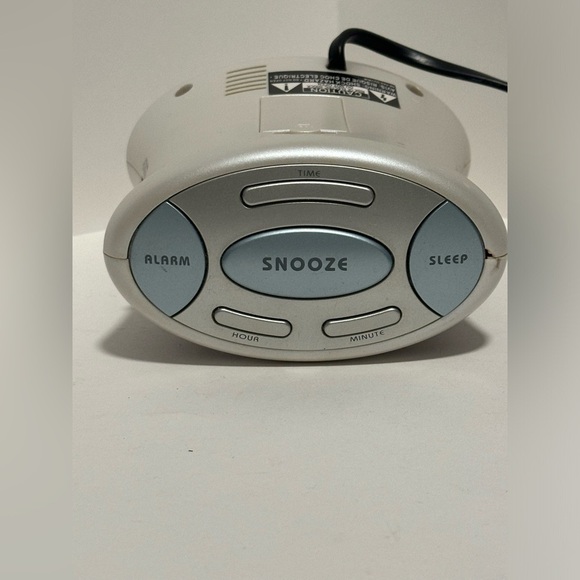 EMERSON Radio Alarm Clock AM/FM Radio Pearl
White Red LCD Display - Picture 3 of 9